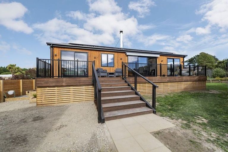 Photo of property in 5 Beach Crescent, Waikuku Beach, 7473