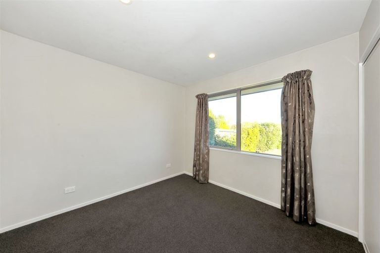Photo of property in 4 Lake Terrace Road, Burwood, Christchurch, 8061