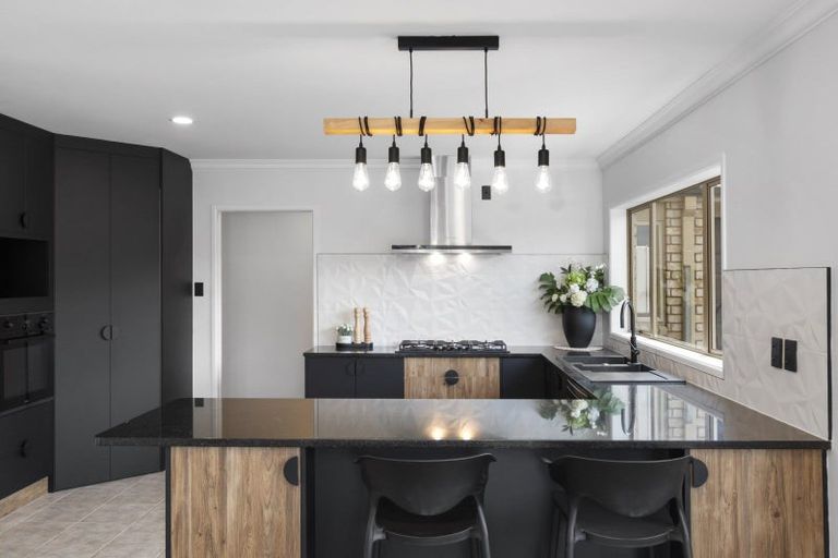 Photo of property in 17 Milbrook Place, Chartwell, Hamilton, 3210