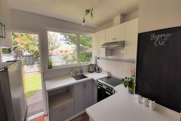 Photo of property in 2/7 Konini Street, Riccarton, Christchurch, 8041