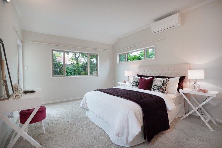 Photo of property in 18 Cloake Way, Palmerston North, 4414