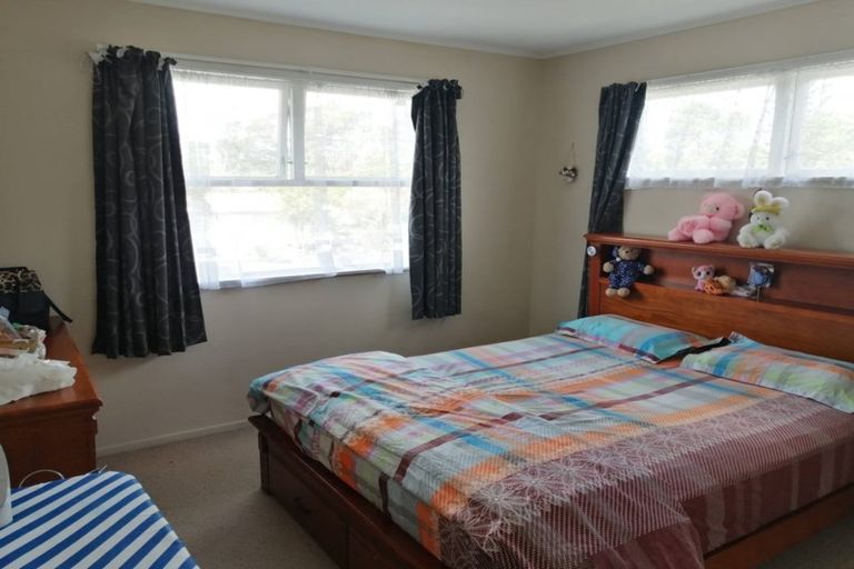 Photo of property in 60 Glendene Avenue, Glendene, Auckland, 0602