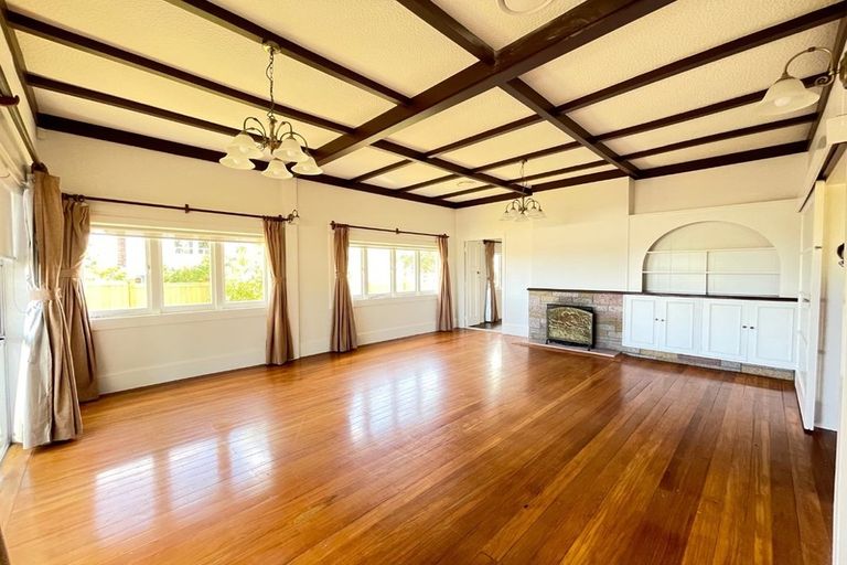 Photo of property in 504 East Coast Road, Windsor Park, Auckland, 0630