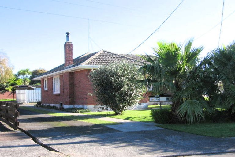 Photo of property in 1/24 Bedford Street, Te Atatu South, Auckland, 0610