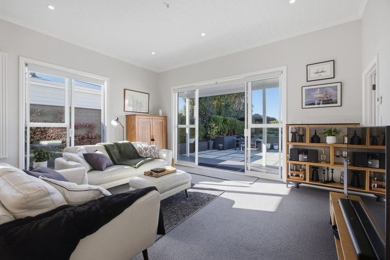 Photo of property in 25 Standish Street, Westown, New Plymouth, 4310