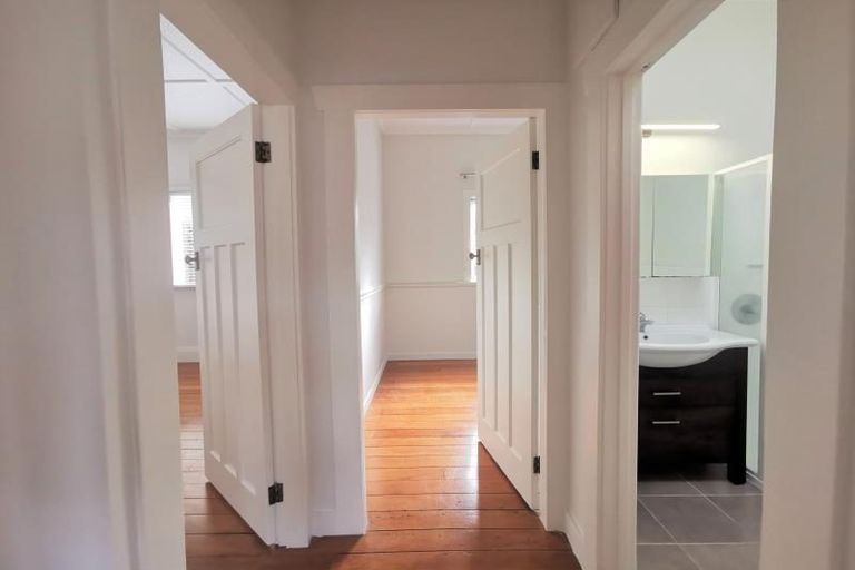 Photo of property in 46 Colonial Road, Birkenhead, Auckland, 0626