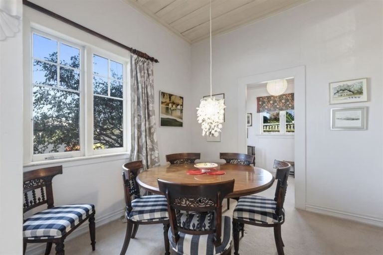 Photo of property in 6 Old Lake Road, Narrow Neck, Auckland, 0624