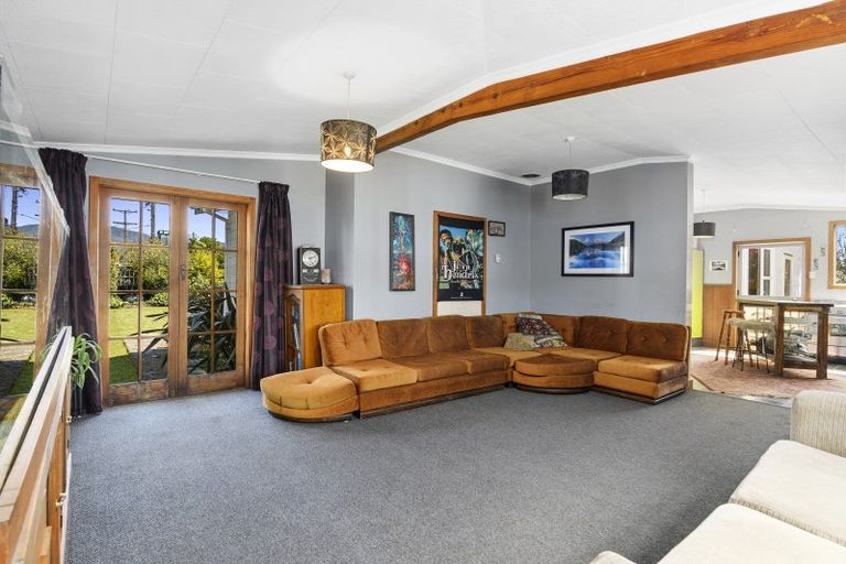 Photo of property in 176 Commercial Street, Takaka, 7110