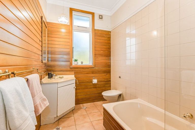 Photo of property in 196 Evans Bay Parade, Roseneath, Wellington, 6021