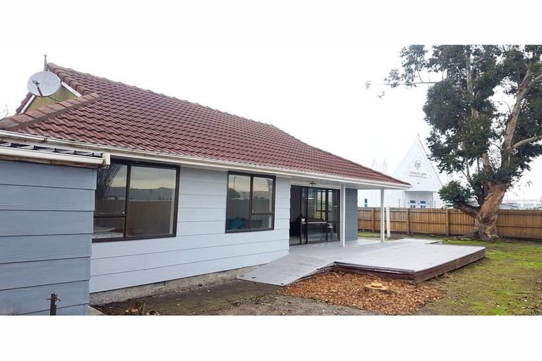 Photo of property in 2/479 Wairakei Road, Burnside, Christchurch, 8053