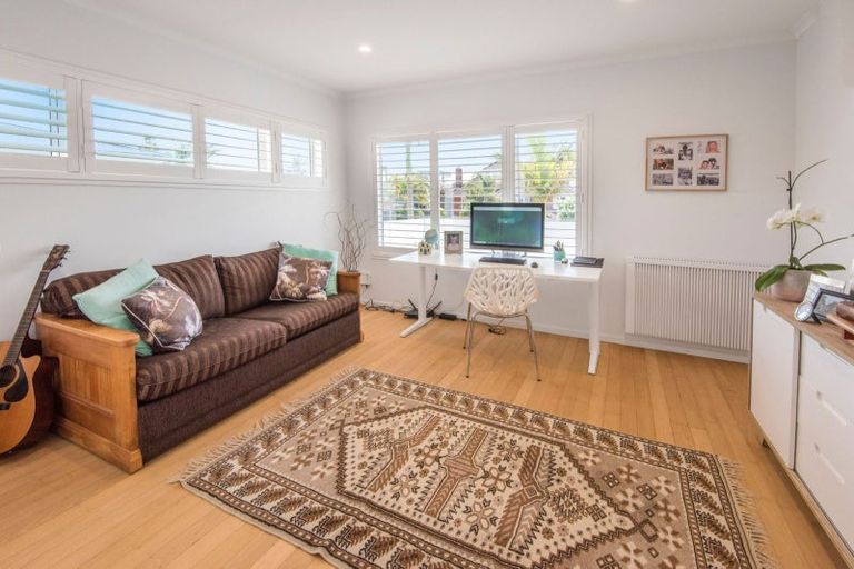 Photo of property in 2/41 Merani Street, Narrow Neck, Auckland, 0622