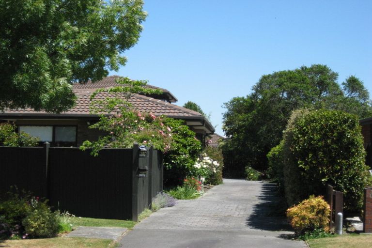 Photo of property in 18a Brockhall Lane, Avonhead, Christchurch, 8042