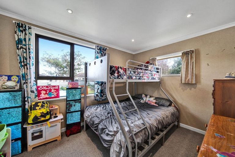 Photo of property in 13 Bone Crescent, Hawera, 4610