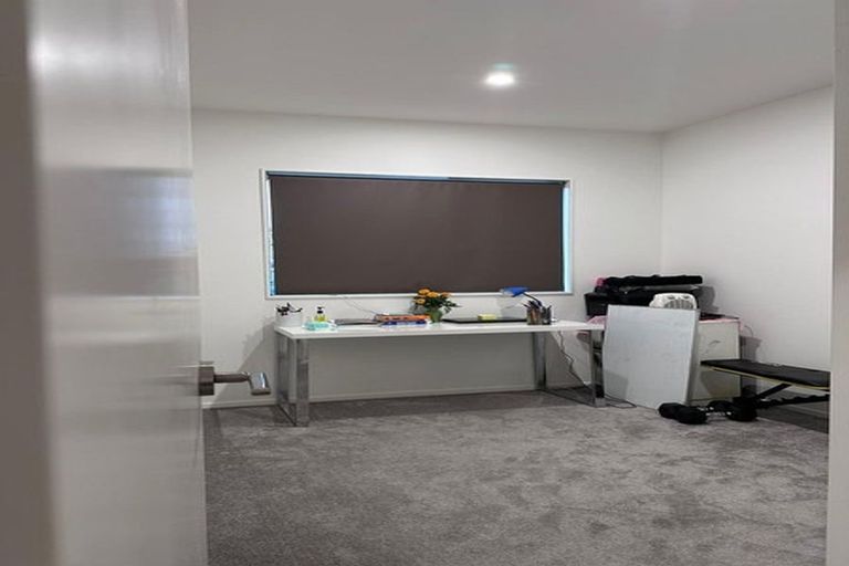 Photo of property in 10 Black Beech Crescent, Takanini, 2110