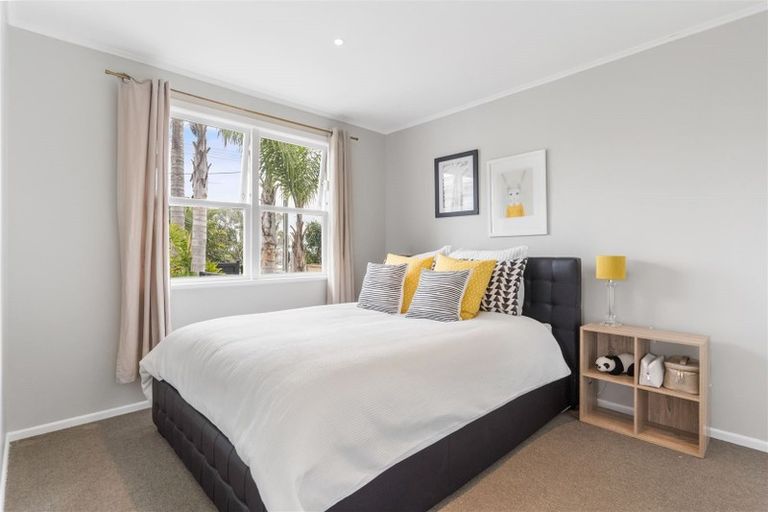 Photo of property in 253 Rangatira Road, Beach Haven, Auckland, 0626