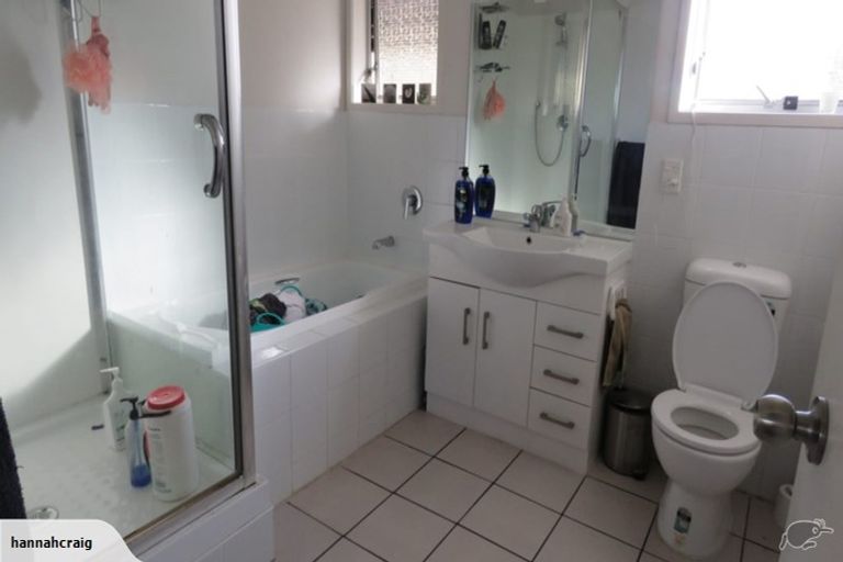 Photo of property in 2/18 Koromiko Street, New Lynn, Auckland, 0600