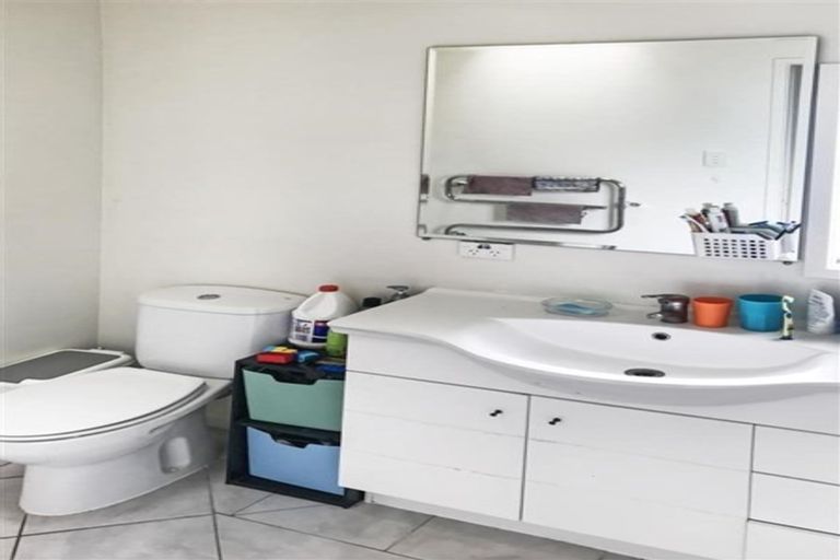 Photo of property in 1/24a Dallinghoe Crescent, Milford, Auckland, 0620