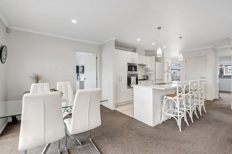 Photo of property in 8 Waitaha Close, Orewa, 0931