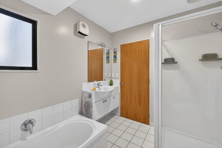 Photo of property in 79 Holly Road, St Albans, Christchurch, 8014