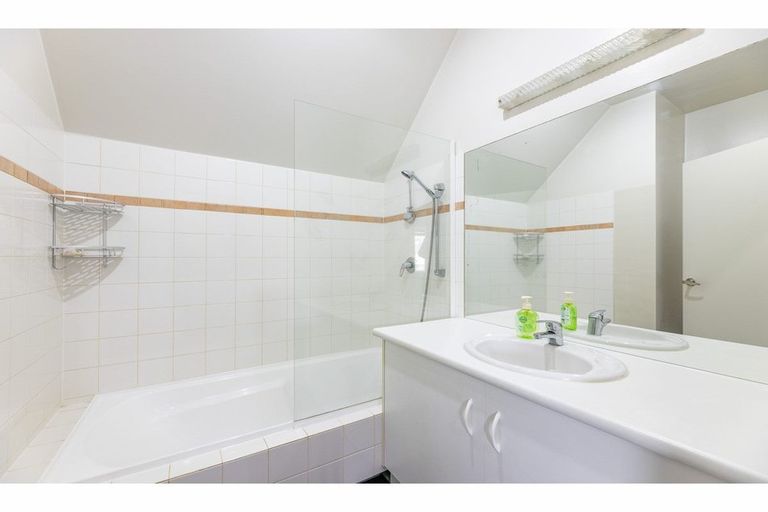 Photo of property in 28 Brockworth Place, Riccarton, Christchurch, 8011