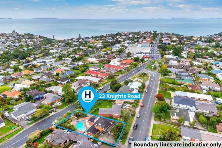Photo of property in 23 Knights Road, Rothesay Bay, Auckland, 0630
