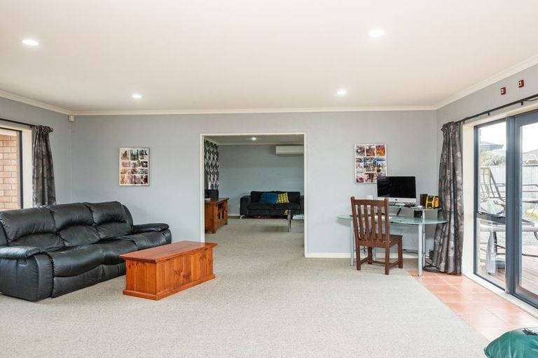 Photo of property in 155 Schnell Drive, Kelvin Grove, Palmerston North, 4414