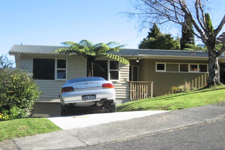 Photo of property in 16 Castle Crescent, Stokes Valley, Lower Hutt, 5019