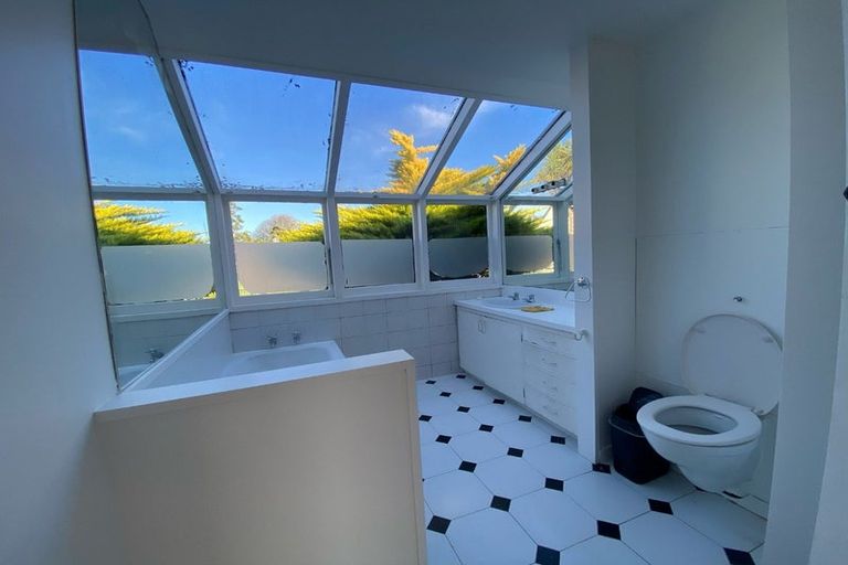 Photo of property in 8 Kahu Road, Riccarton, Christchurch, 8041