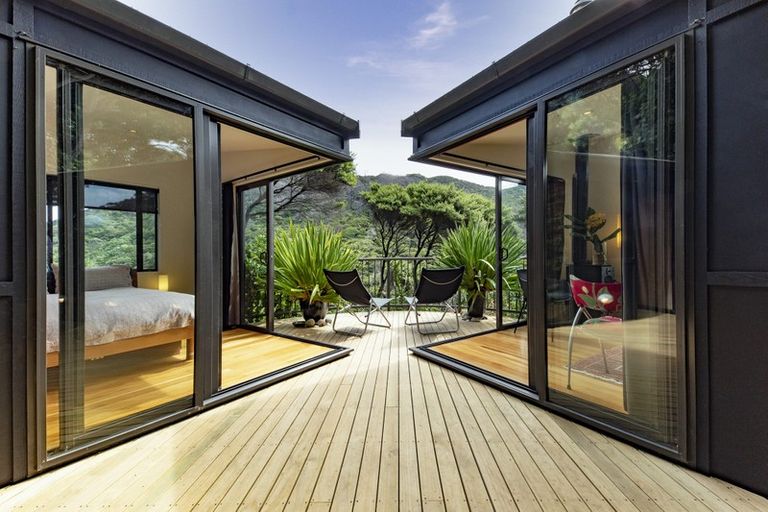 Photo of property in 53 Karekare Road, Karekare, New Lynn, 0772