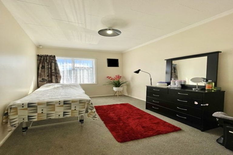 Photo of property in 3 Pilcher Crescent, Naenae, Lower Hutt, 5011