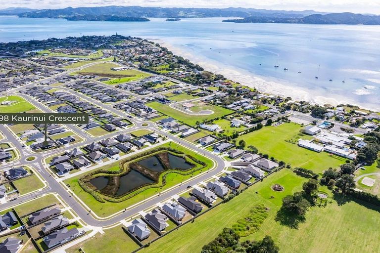 Photo of property in 98 Kaurinui Crescent, One Tree Point, 0118