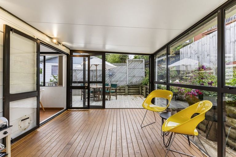 Photo of property in 1/10 Remus Place, Totara Vale, Auckland, 0629