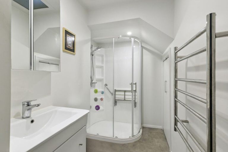 Photo of property in 186 Oriental Parade, Oriental Bay, Wellington, 6011