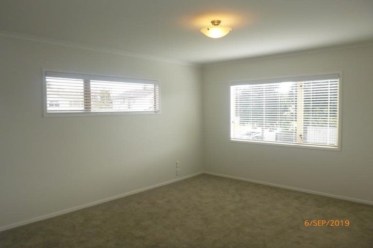 Photo of property in 1 Waimanu Bay Drive, Te Atatu Peninsula, Auckland, 0610