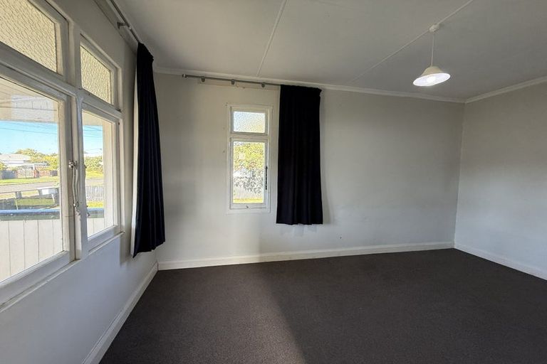Photo of property in 163 Cornfoot Street, Castlecliff, Whanganui, 4501