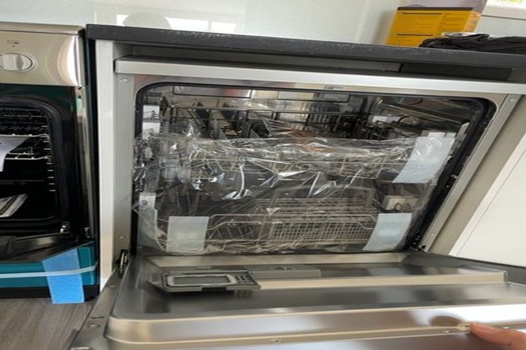 Photo of property in 31 Sequoia Place, Sunnynook, Auckland, 0620