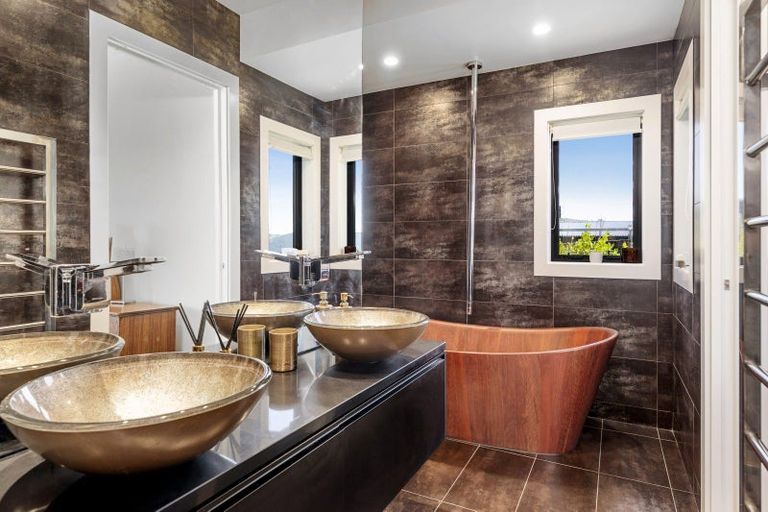 Photo of property in 38 Peregrine Place, Kinloch, Taupo, 3377