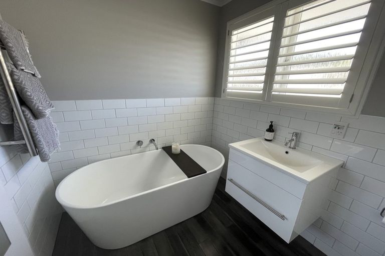 Photo of property in 71 Waipounamu Drive, Kelson, Lower Hutt, 5010