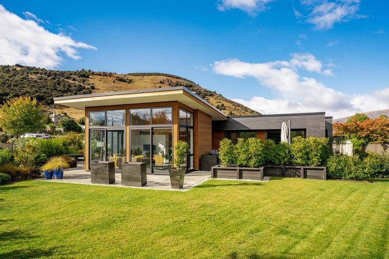 Photo of property in 73 Rob Roy Lane, Wanaka, 9305