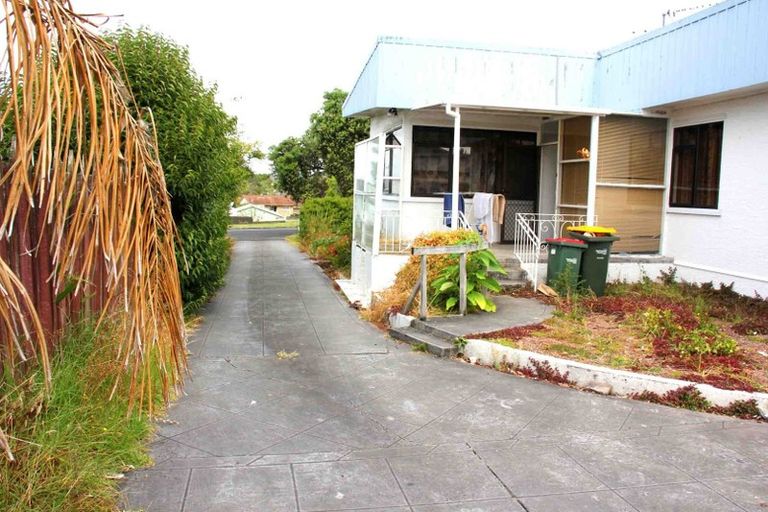 Photo of property in 20 Queen Mary Avenue, New Lynn, Auckland, 0600