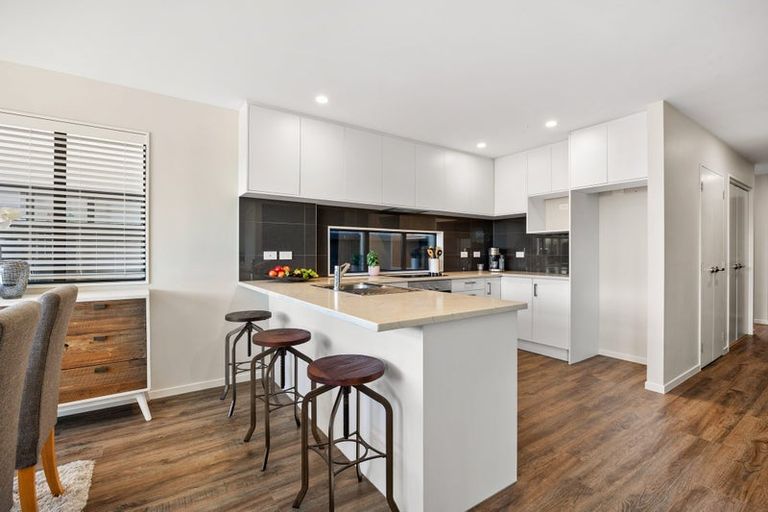 Photo of property in 21 Irving Place, Hobsonville, Auckland, 0616
