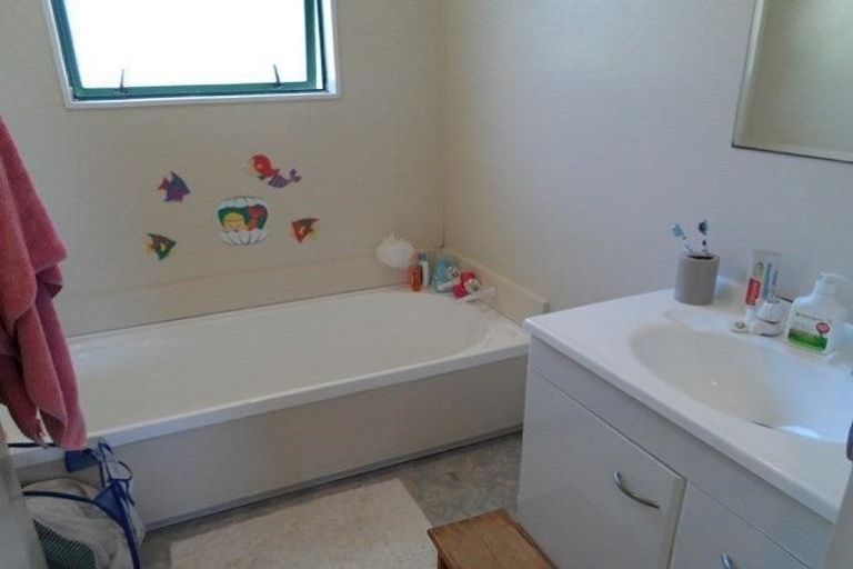 Photo of property in 6a Jillian Drive, Ranui, Auckland, 0612