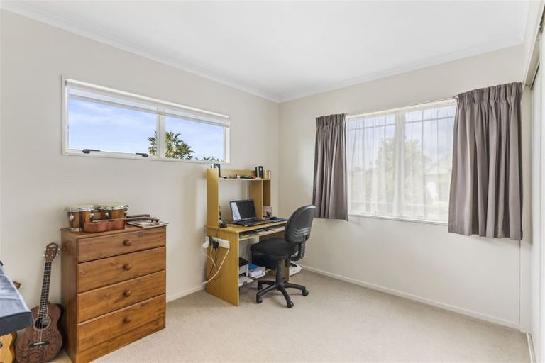 Photo of property in 8 Fulmar Way, Unsworth Heights, Auckland, 0632