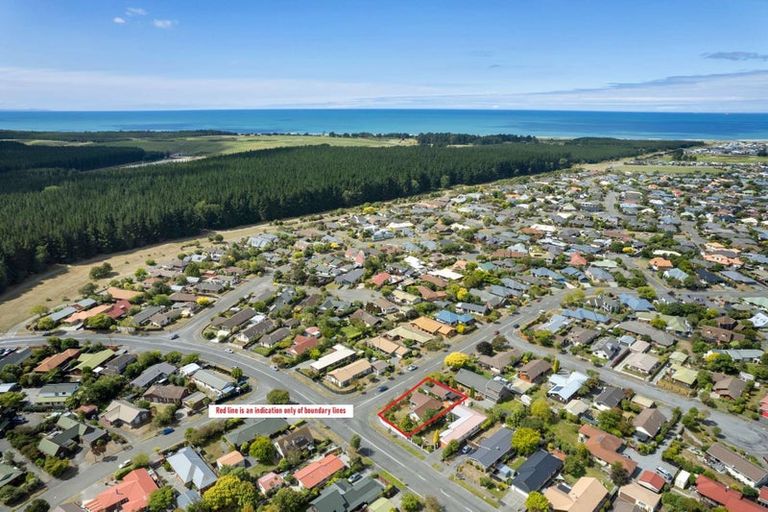 Photo of property in 248 Queenspark Drive, Parklands, Christchurch, 8083