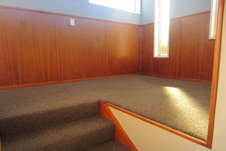 Photo of property in 1 Fyvie Avenue, Tawa, Wellington, 5028