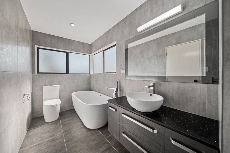 Photo of property in 1 Dalmahoy Place, Wattle Downs, Auckland, 2103