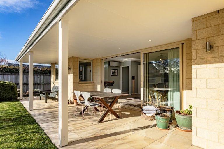 Photo of property in 17 Holly Place, Rangiora, 7400