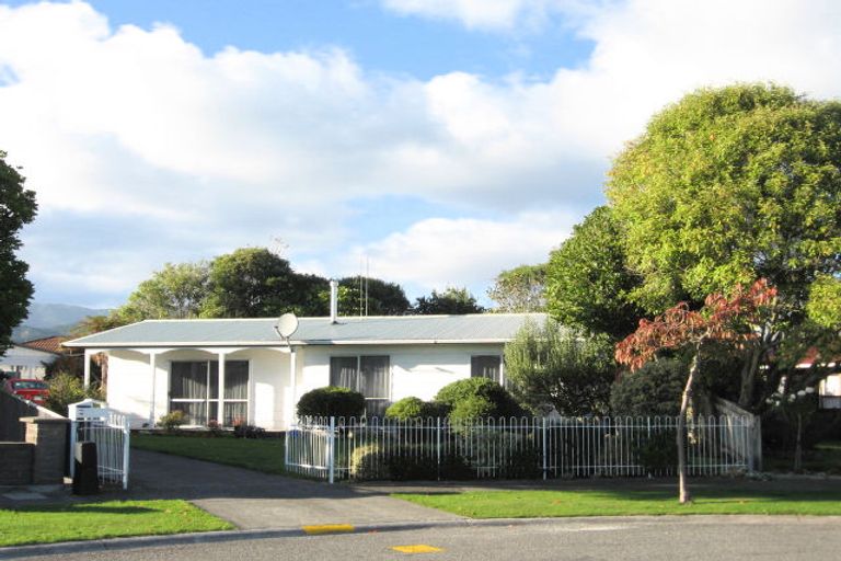Photo of property in 6 Aratika Crescent, Otaki, 5512