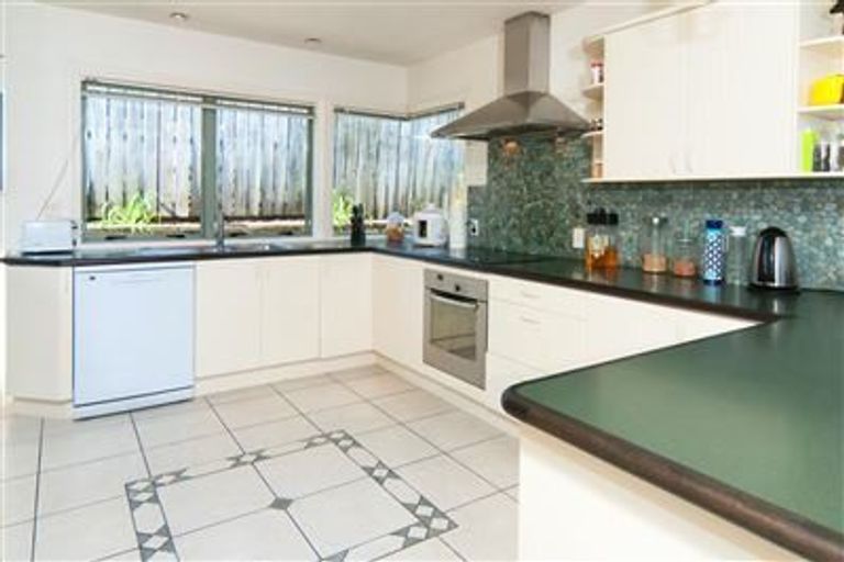 Photo of property in 21 Taroka Close, Pinehill, Auckland, 0632