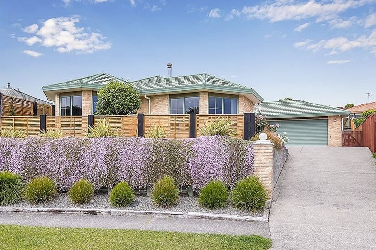 Photo of property in 127 Realm Drive, Paraparaumu, 5032